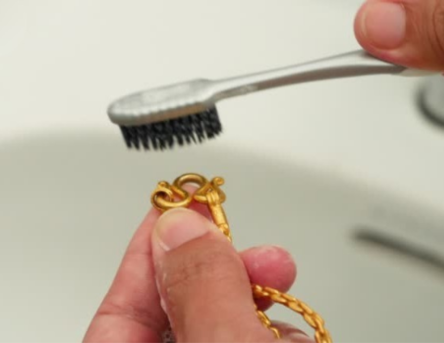 How to Clean Gold Jewelry?