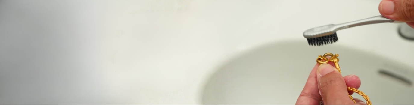 Banner - How to Clean Gold Jewelry?