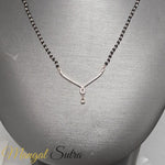Load and play video in Gallery viewer, Simple-diamond-pendant-mangalsutra-in-yellow-gold-720