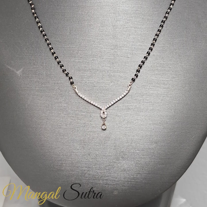 Simple-diamond-pendant-mangalsutra-in-yellow-gold-720