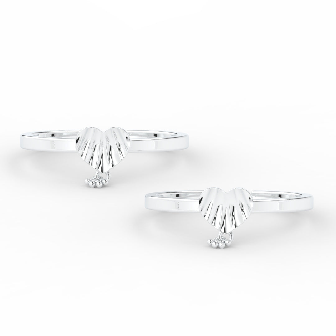 simple-heart-shaped-traditional-toe-ring-in-sterling-silver-mgs11430angle3-nl-wg